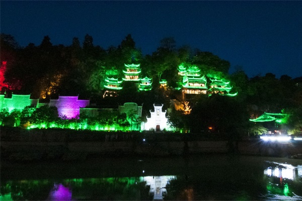 城市公園景觀(guān)亮化燈光與環(huán)境相結合