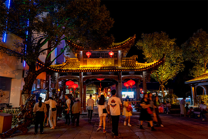 商業(yè)街區做亮化工程真能提升夜間經(jīng)濟嗎？