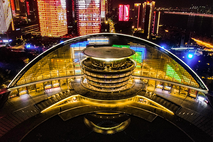 選擇亮化工程公司要注意哪些？這四點(diǎn)你注意了嗎？