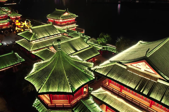 天黑景區變“空城”？亮化工程讓夜晚秒變“活力街區”！
