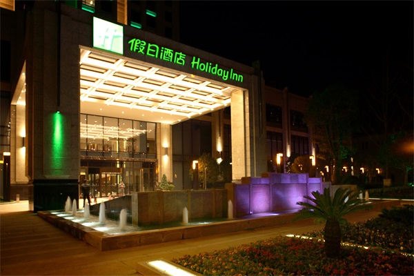 亮化工程公司如何為客戶(hù)做到“更省錢(qián)”？