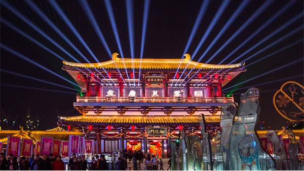 古建筑夜景燈光應相協(xié)調，富有民族特色
