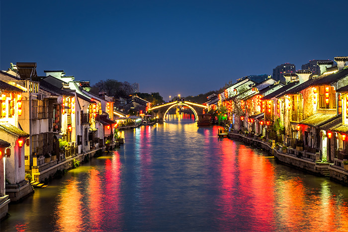 春節即將來(lái)臨，如何打造網(wǎng)紅打卡地燈光亮化工程？