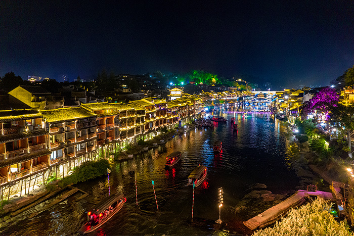 山體亮化不僅是點(diǎn)亮，更是留住客流的“魔法”，沒(méi)它夜晚只剩冷清?